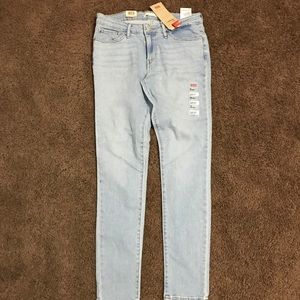 Light Levi’s 711 Skinny Jean